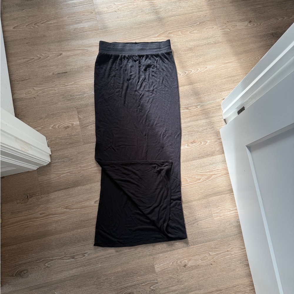 Ribbed Black Midi Skirt